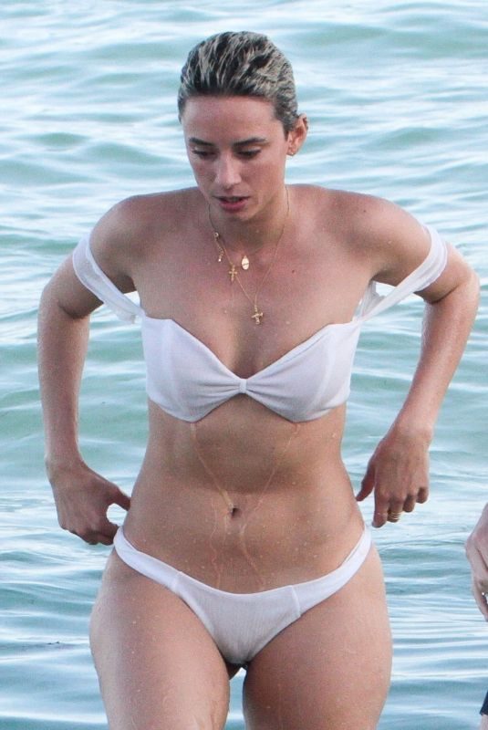 JULIEANNA YESJULZ GODDARD in Bikini at a Beach in Miami 11/25/2017