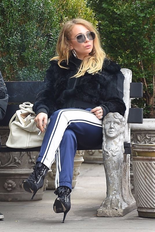 JUNO TEMPLE Taking a Smoke Break Outside of Bowery Hotel in New York 11/16/2017