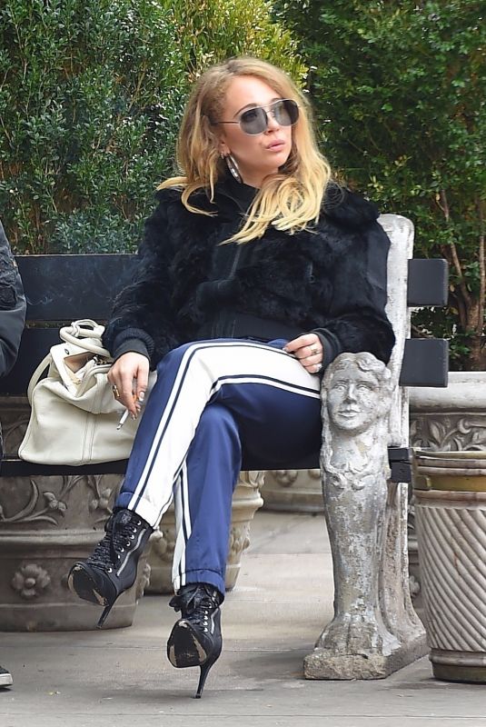 JUNO TEMPLE Taking a Smoke Break Outside of Bowery Hotel in New York 11/16/2017