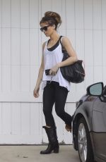KATE BECKINSALE Arrives at Her Home in Los Angeles 11/16/2017