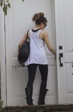 KATE BECKINSALE Arrives at Her Home in Los Angeles 11/16/2017