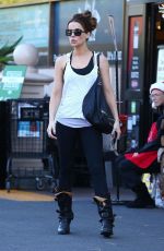 KATE BECKINSALE Shopping at Bristol Farms in Beverly Hills 11/27/2017