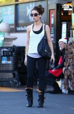KATE BECKINSALE Shopping at Bristol Farms in Beverly Hills 11/27/2017
