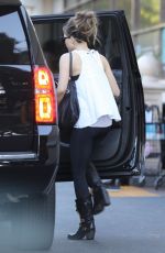 KATE BECKINSALE Shopping at Bristol Farms in Beverly Hills 11/27/2017
