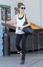 KATE BECKINSALE Shopping at Bristol Farms in Beverly Hills 11/27/2017