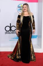 KELLY CLARKSON at American Music Awards 2017 at Microsoft Theater in Los Angeles 11/19/2017