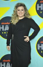 KELLY CLARKSON at Nickelodeon Halo Awards in New York 11/04/2017
