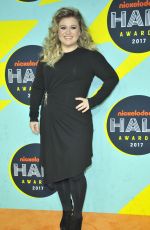 KELLY CLARKSON at Nickelodeon Halo Awards in New York 11/04/2017