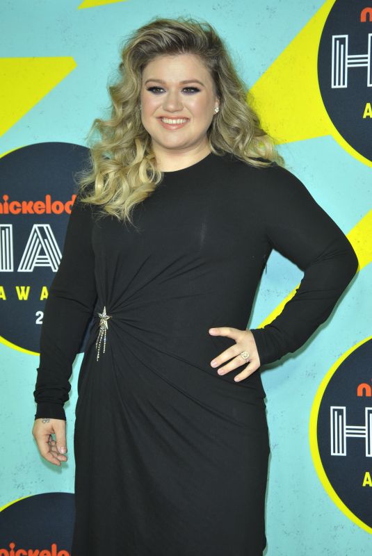 KELLY CLARKSON at Nickelodeon Halo Awards in New York 11/04/2017