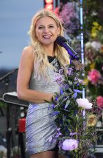 KELSE BALLERINI Performs at Good Morning America 11/08/2017