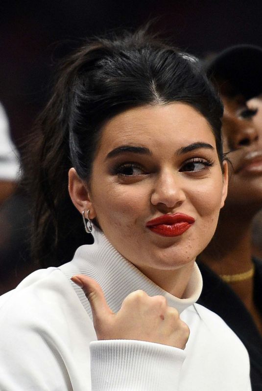 KENDALL JENNER at LA Cippers vs Memphis Grizzlies Game 11/04/2017