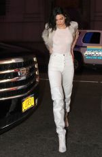 KENDALL JENNER at New York Knicks vs LA Clippers Game in New York 11/20/2017