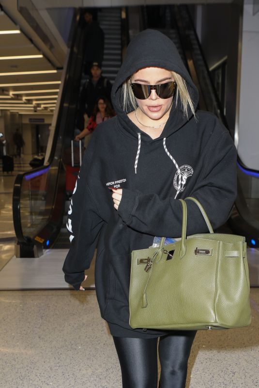 KHLOE KARDASHIAN at LAX Airport in Los Angeles 11/28/2017