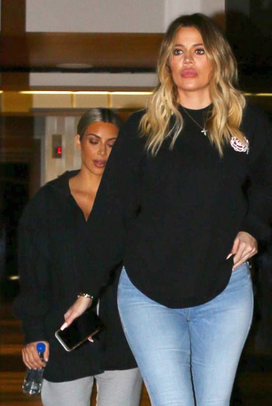 KHLOE KARDASHIAN Leaves a Studio in Los Angeles 11/06/2017