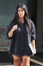 KOURTNEY KARDASHIAN Leavines a Studio in Los Angeles 11/17/2017