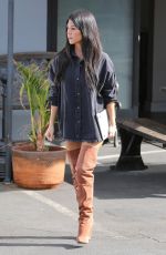 KOURTNEY KARDASHIAN Leavines a Studio in Los Angeles 11/17/2017