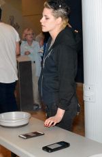 KRISTEN STEWART at Game 6 of the World Series in Los Angeles 10/31/2017