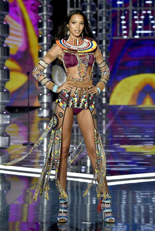 LAIS RIBEIRO at 2017 Victoria’s Secret Fashion Show in Shanghai 11/20/2017