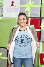 LAURIE HERNANDEZ at  #givethanks Holiday Pop-up in New York 11/28/2017
