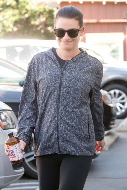 LEA MICHELE Shopping at Brentwood Country Mart 11/12/2017