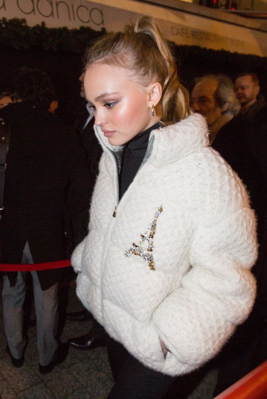 LILY-ROSE DEPP Leavines Cafe Restaurant Butik in Paris 11/22/2017