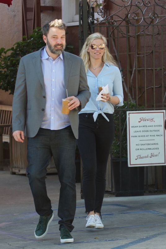 LINDSAY SHOOKUS and Ben Affleck Out for Lunch in Brentwood 11/25/2017