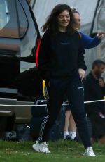 LORDE Arrives at Kings Park Ahead of Her Show in Perth 11/18/2017