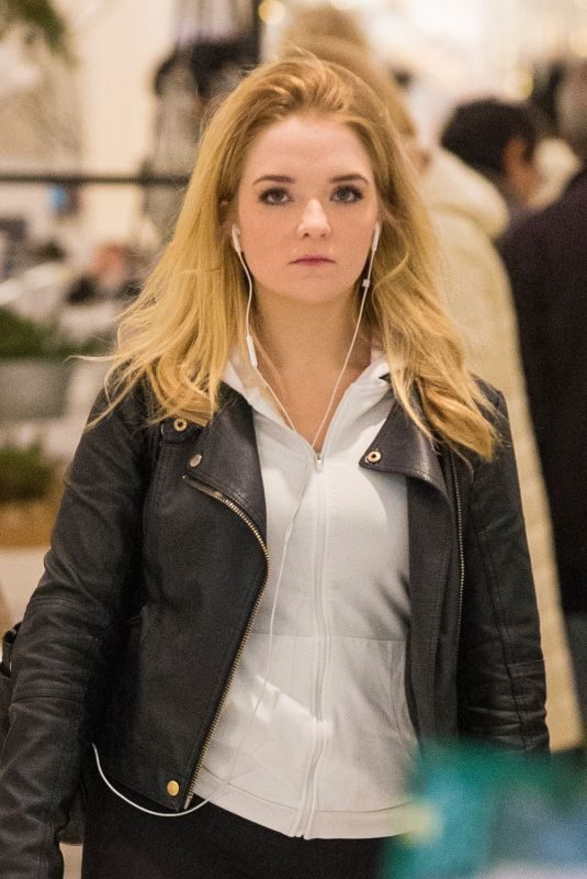 LORNA FITZGERALD Shopping at Victoria’s Secret in London 11/14/2017