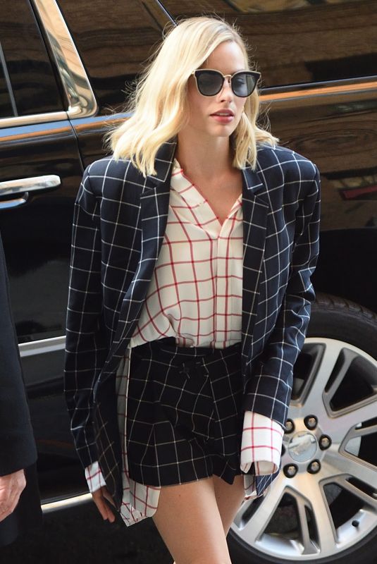 MARGOT ROBBIE Arrives at Her Hotel in New York 11/28/2017
