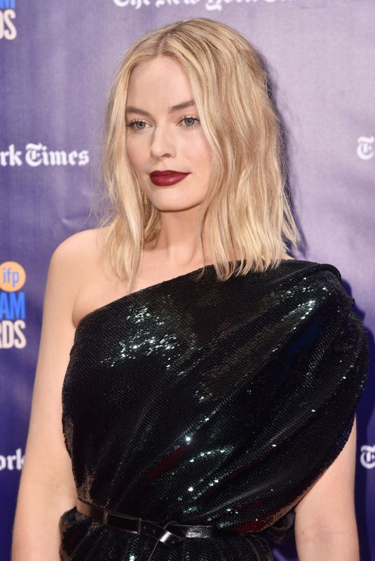 MARGOT ROBBIE at 2017 IFP Gotham Independent Film Awards in New York 11/27/2017