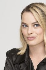 MARGOT ROBBIE at I, Tonya Press Conference 11/20/2017