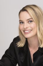 MARGOT ROBBIE at I, Tonya Press Conference 11/20/2017