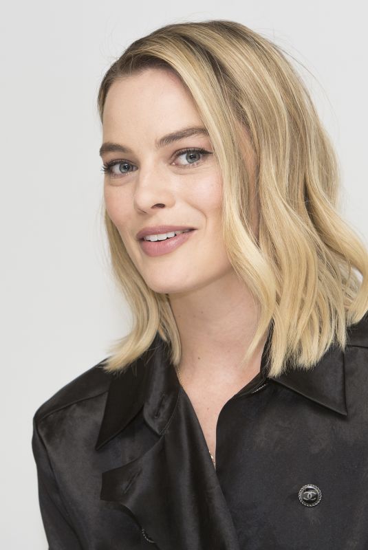 MARGOT ROBBIE at I, Tonya Press Conference 11/20/2017