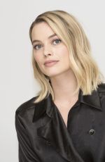 MARGOT ROBBIE at I, Tonya Press Conference 11/20/2017