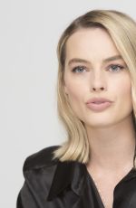 MARGOT ROBBIE at I, Tonya Press Conference 11/20/2017