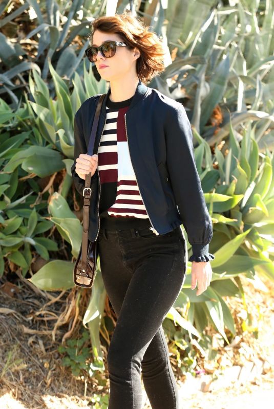 MARY ELIZABETH WINSTEAD Out in Los Angeles 11/18/2017