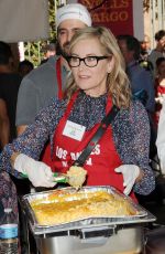 MAUREEN MCCORMICK at Los Angeles Mission Thanksgiving Meal for the Homeless in Los Angeles 11/22/2017
