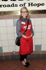MAUREEN MCCORMICK at Los Angeles Mission Thanksgiving Meal for the Homeless in Los Angeles 11/22/2017