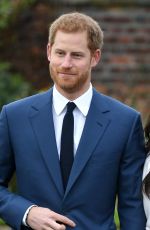 MEGHAN MARKLE and Prince Harry Announce Their Engagement at Kensington Palace 11/27/2017