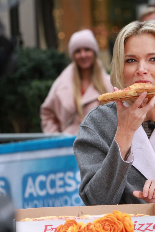 MEGYN KELLY Eats Pizza at Access Hollywood in New York 11/14/2017