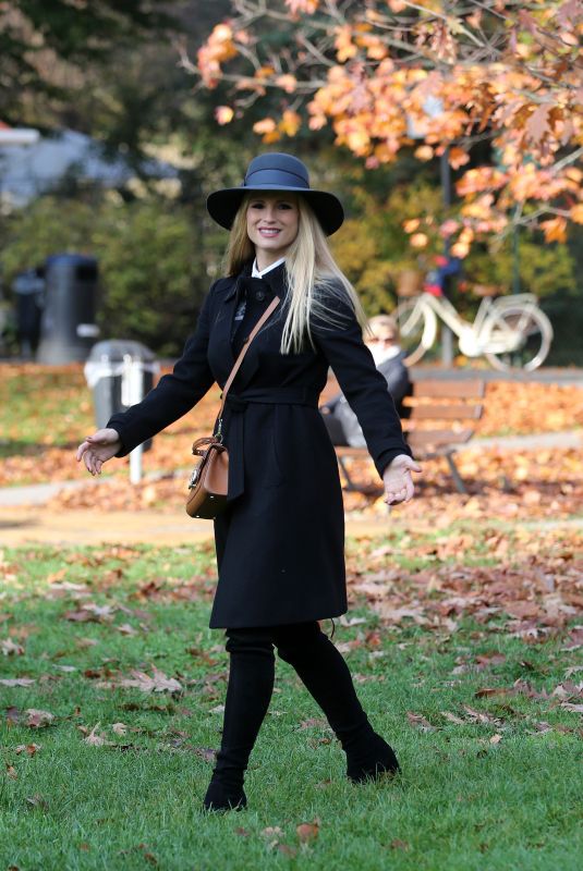 MICHELLE HUNZIKER Out in Bergamo 11/11/2017