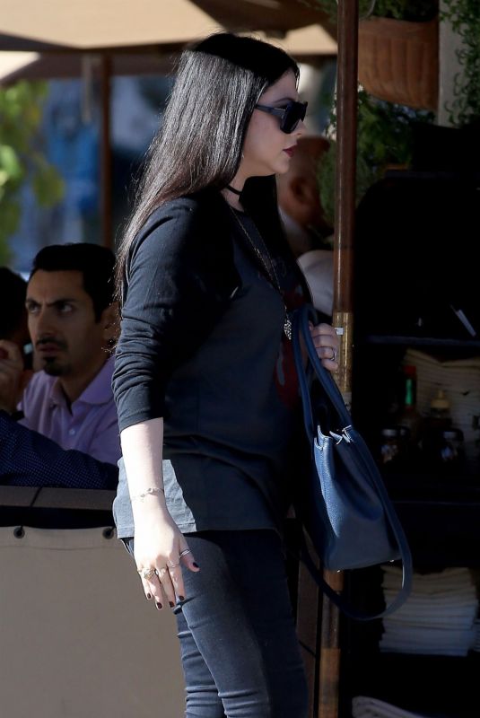 MICHELLE TRACHTENBERG Out for Lunch in Beverly Hills 11/06/2017