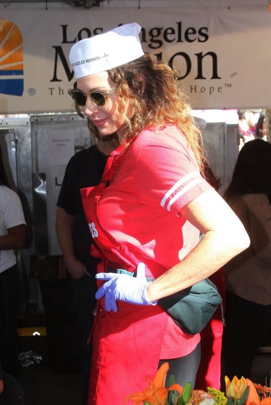 MINNIE DRIVER at Los Angeles Mission Thanksgiving Meal for the Homeless in Los Angeles 11/22/2017