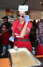 MINNIE DRIVER at Los Angeles Mission Thanksgiving Meal for the Homeless in Los Angeles 11/22/2017