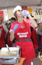 MINNIE DRIVER at Los Angeles Mission Thanksgiving Meal for the Homeless in Los Angeles 11/22/2017