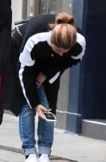 MIRKA FEDERER Shoping at a Gap Clothing Store in London 11/22/2017