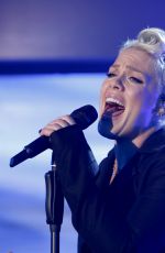 PINK at Jimmy Kimmel Live 11/01/2017