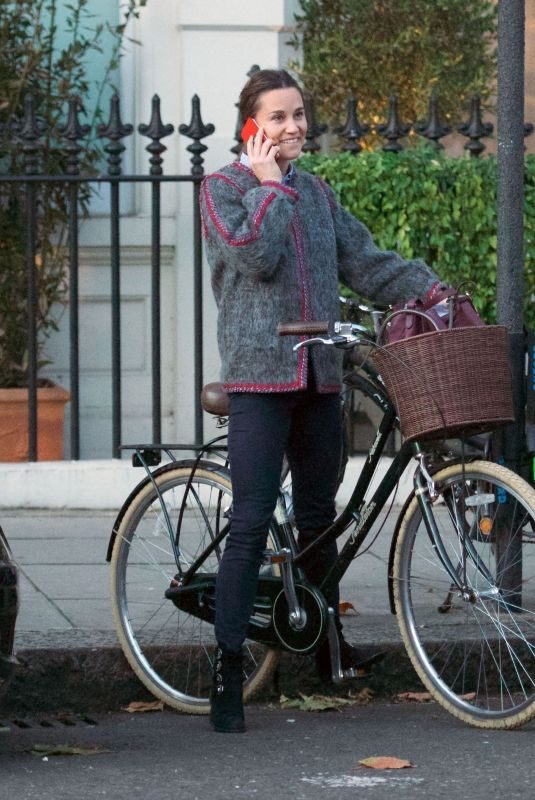 PIPPA MIDDLETON Out on Her Bike in Chelsea 11/08/2017