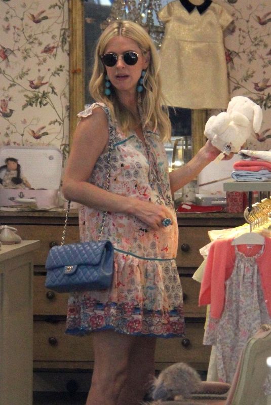 Pregnant NICKY HILTON Out Shopping in Beverly Hills 11/22/2017