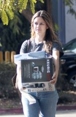 RACHEL BILSON Shopping at Best Buy in Los Angeles 11/13/2017